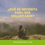 Foto con una mujer en la montaña mirando a lo lejos y texto: ¿qué se necesita para ser voluntario?