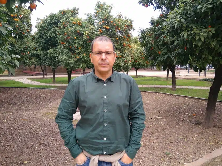 Acerca de Abraham Velázquez en el BLOG Mirar Desde Abajo Soy Abraham Velázquez Moraira, también conocido como EcoAbraham en las redes sociales. Foto de Abraham Velázquez Moraira