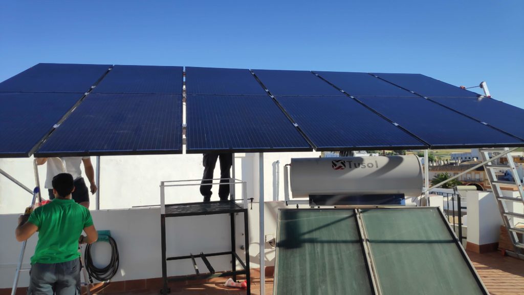 Instalacion de placas fotovoltaicas para autocuonsumo en casa por parte de Quaqtum Energía verde