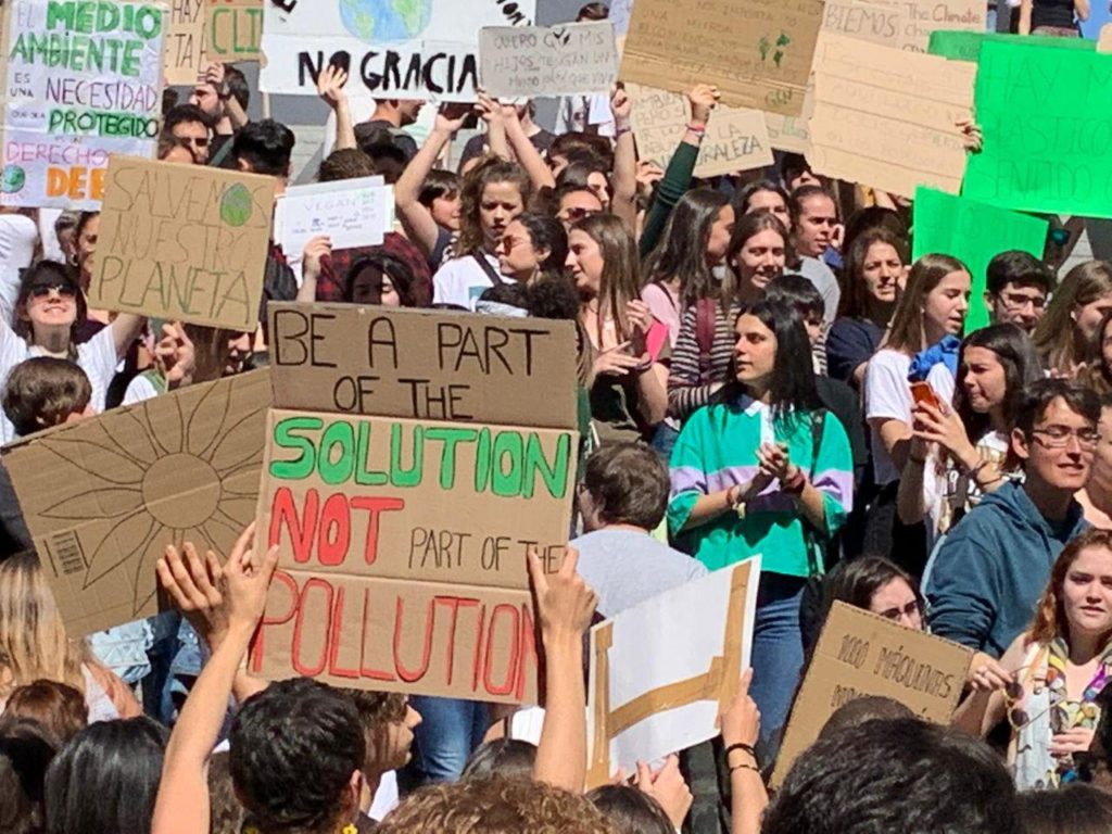 Fridays For Future manifestación de jóvenes ante la Emergencia Climática