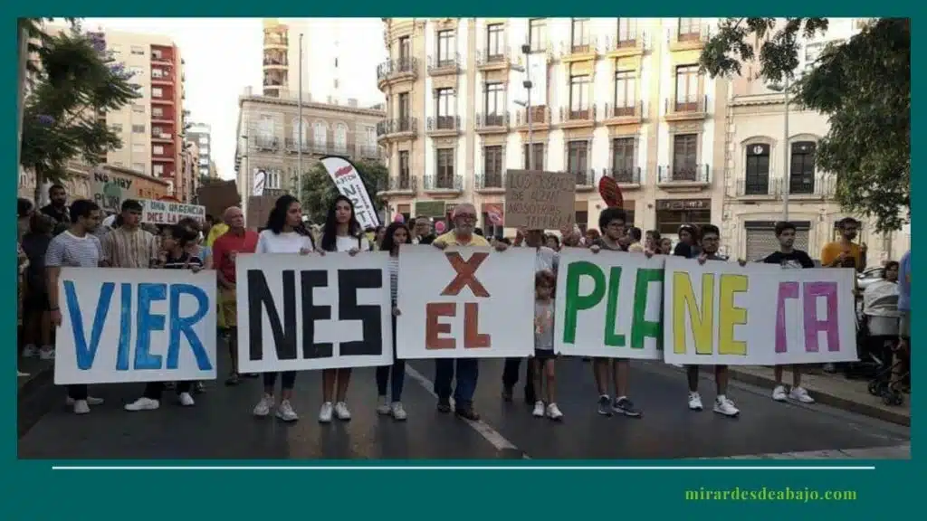 manifestación jóvenes por la situación de emergencia climática viernes por el planeta