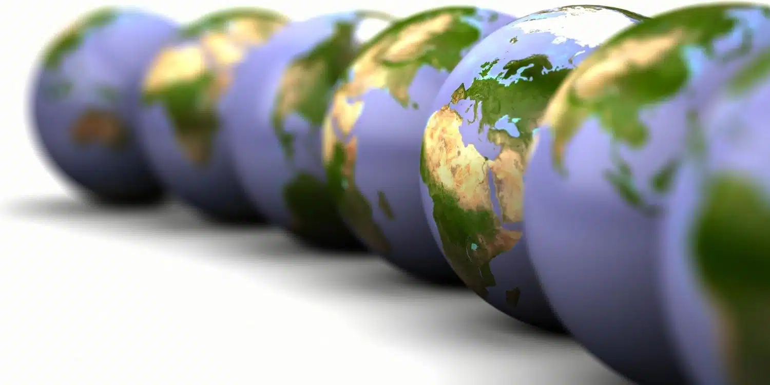 Día Sobrecapacidad de la Tierra 2025: Comprendiendo nuestro impacto y la necesidad de un cambio ¿Qué es el Día de la Sobrecapacidad de la Tierra? La base de este concepto es que el sistema productivo actual ignora que el planeta que habitamos es finito. Y estamos abusando de los recursos como si tuviéramos una Tierra ente 3 y 5 veces mayor. Descubre todo sobre el Día de la Sobrecapacidad de la Tierra 2023. Aprende qué es, cómo se calcula, su origen y cómo podemos retrasar esta fecha. Conoce las causas y soluciones para la sobrecapacidad de nuestro planeta y cómo puedes contribuir a un futuro más sostenible. ¡Te lo cuento! Imagen de muchos planetas Tierra simbolizando el Día de la Sobrecapacidad de la Tierra