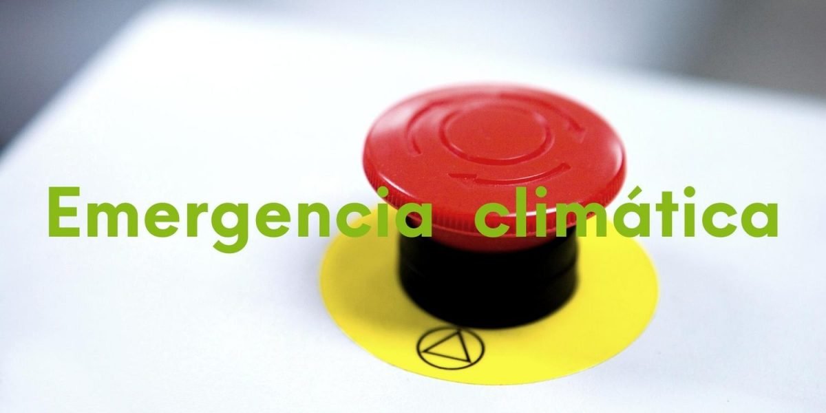 Imagen compuesta por un pulsador rojo de emergencia y el siguiente texto sobre impreso: emergencia climática.