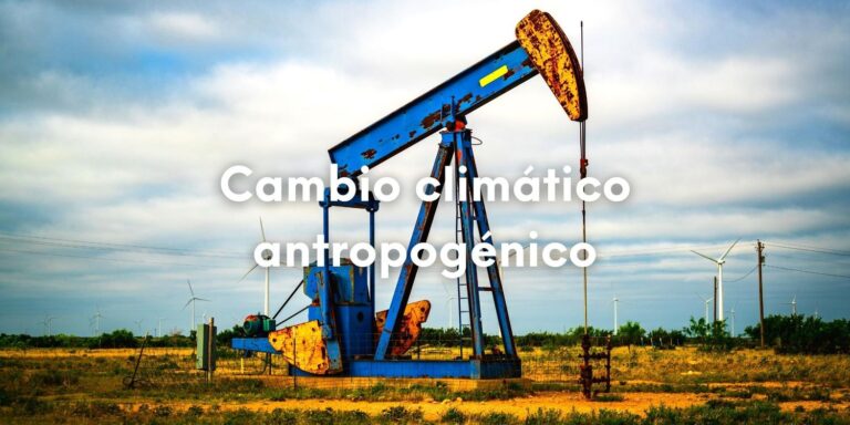 Foto de una perforadora de extracción de petróleo con el texto sobre escrito: El cambio climático antropogénico.