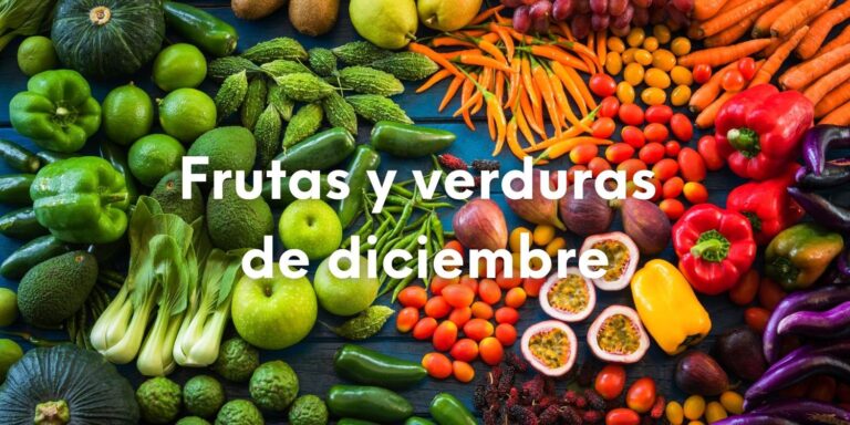 Foto de frutas y verduras de temporada con el texto sobre escrito: Frutas y verduras de diciembre.